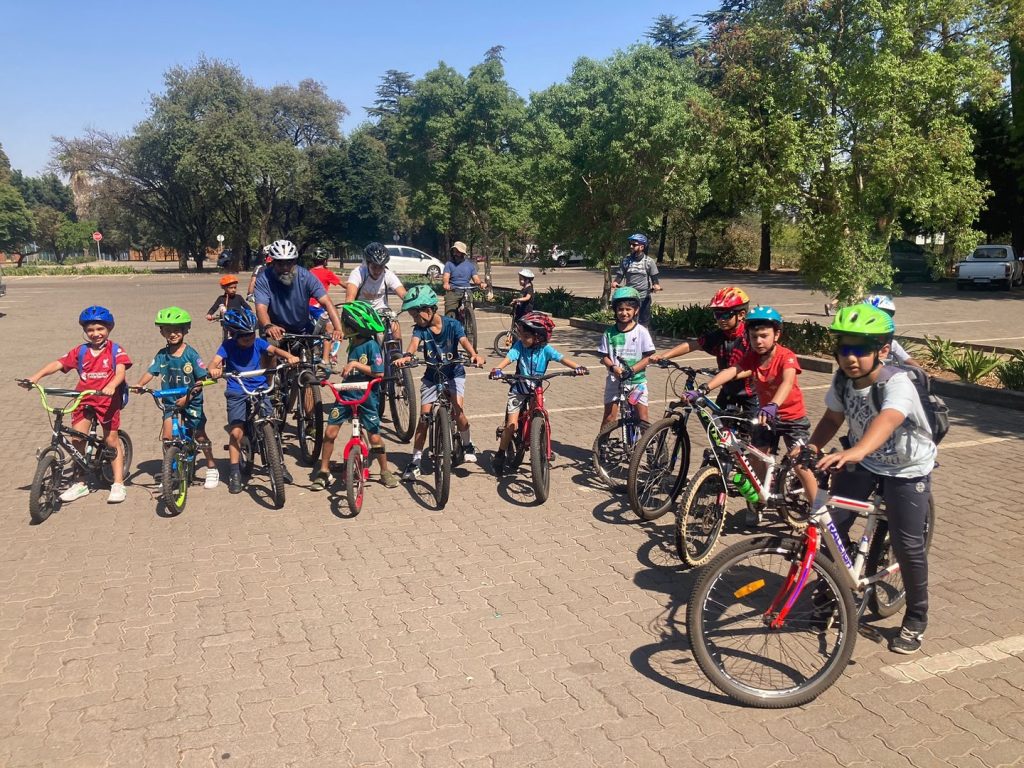 Gotta start Young ️. Kids from our community and @funtrigroup prepare for the 94.7 Kiddies Cycle Challenge @ride_joburg 📸: @eyahmed