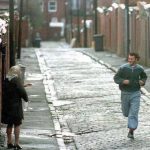 Ryan Giggs runs through the streets of Manchester in the early 90s. Whatta pic. Whatta Player.#ryangiggs #manutd #manchester #giggs