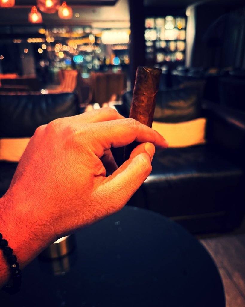 Man Utd 3 Leicester 0. I was in Lenz on Sunday. The MANCS win. My toppie gives me a Cigar.