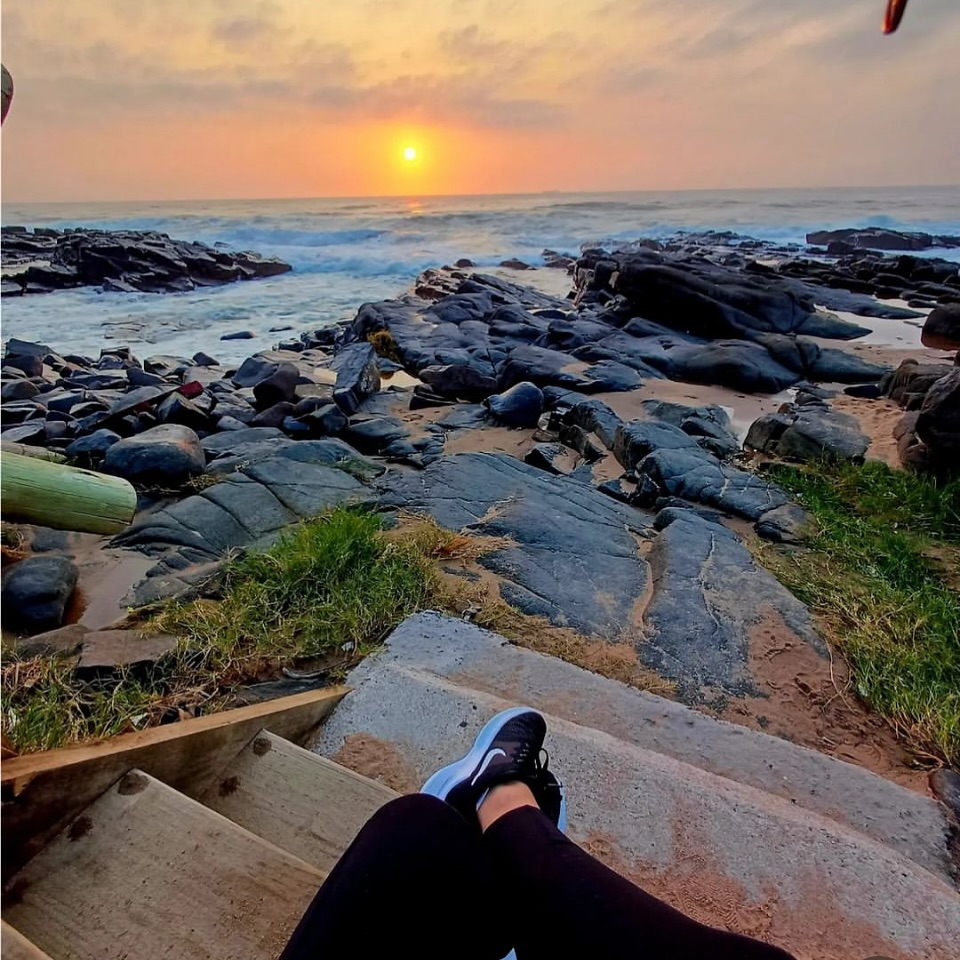 Sunrise at the Ballito Promenade, Willards Beach ⛱️ by @samantha_jolene_penny #travel #sublimetravel #ballito #kzn #willardsbeach #travelpics #sunrises #sunsets #sunrisesandsunsets #run #runsa