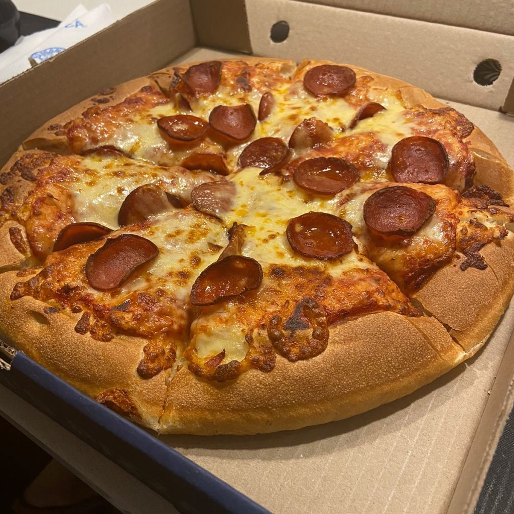 On Some nights a Pepperoni Pizza from Romans just hits the spot @romans_pizza Melrose Crossing #halaal  And has to be Pan Crust