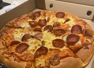 On Some nights a Pepperoni Pizza from Romans just hits the spot @romans_pizza Melrose Crossing #halaal And has to be Pan Crust