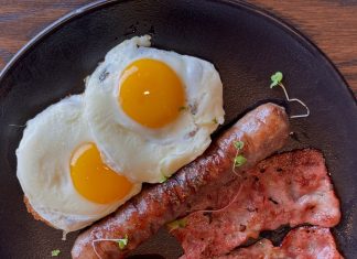 Classic breakfast at Mugg and Bean Killarney mall @muggandbeankillarney to start the Tuesday