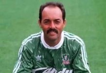 Legend that Shook the Blog. Bruce Grobelaar. What a character and Watta kit. The crown paints