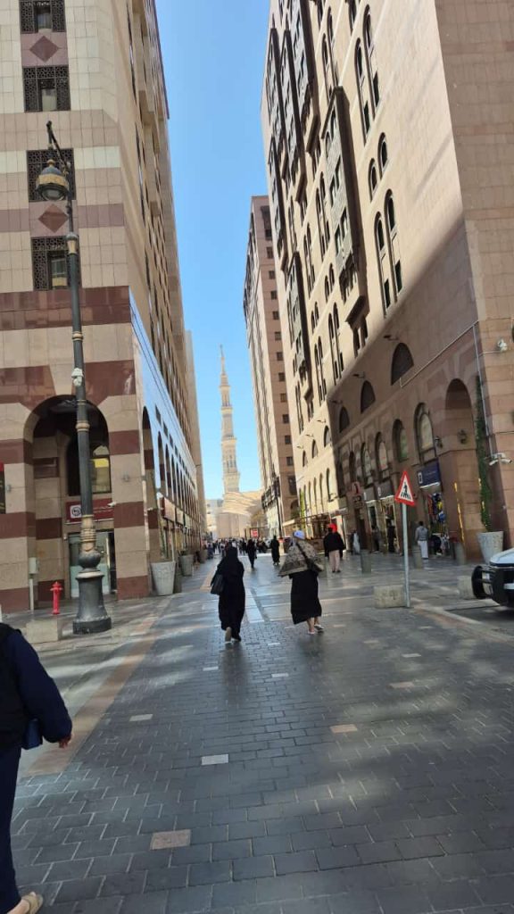 Walk to Masjid E Nabawi, Medina,Saudi Arabia