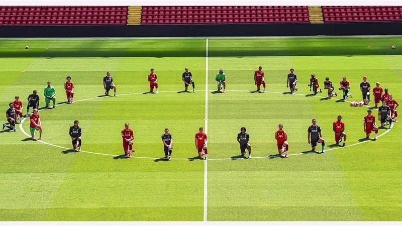 Liverpool take a knee on George Floyds death#liverpool #georgefloyd #anfield #unityisstrength