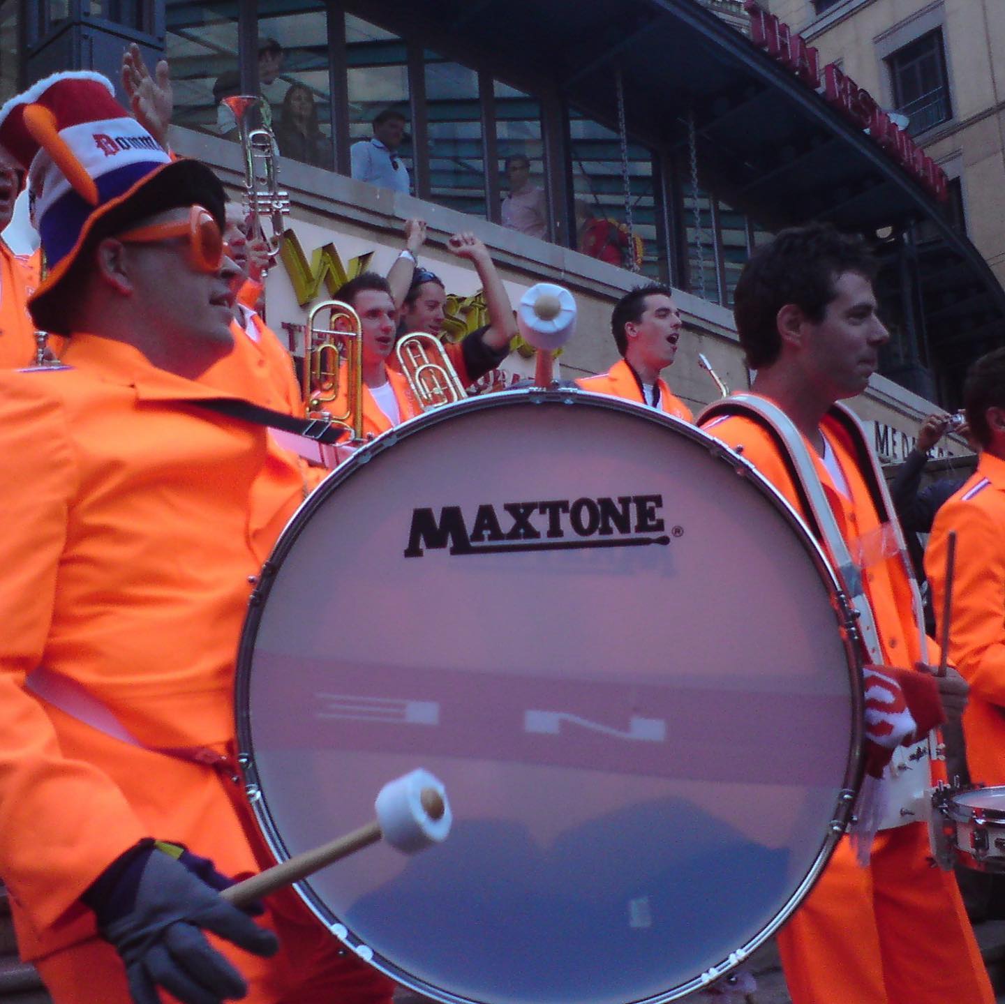 Made some friends with the Dutch supporters on the eve of the World Cup Final. The Dutch band played theougout the afternoon, I caught up with Fernando Hierro and told him That was best defensive display by him and Helguera to keep out Juve in the Champions League final when Madrid beat us 1-0. It was off to Melrose Arch and the final on Sunday. The last day of SA 2010