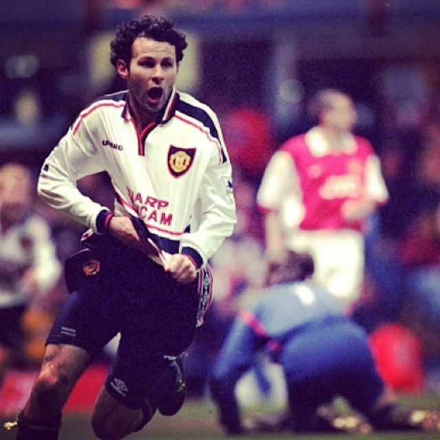 Hated this moment but sometimes you Gotta sit back and admire greatness. @ the giggs Wonder goal. MUSSEEEVE MATCH-Man United vs Arsenal FA Cup 1/4 Final.Your predections? #fa cup#man united #arsenal #ryan giggs
