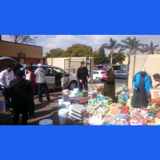 Swooshing it up with FEED. Great day again. Over 2500 people reached on the drive. Now to Operation Cotchcow and Kentucky Steak rolls again.eish man, can smell the Masala in the car @muhammed_riaz @yseth #FEED #FEED Womens group