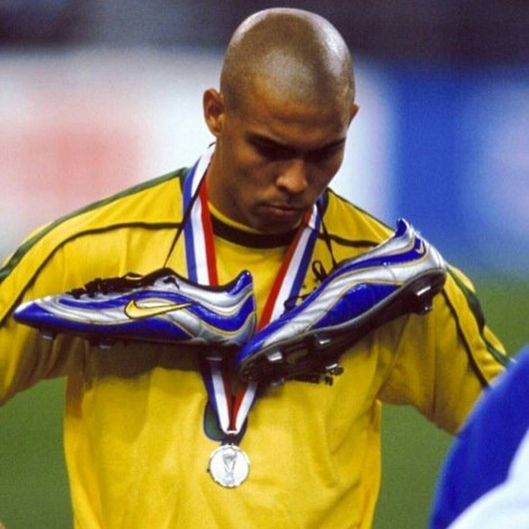 Only one number 9. Ronaldo for you @yusufbhamjee. What can you say about Ronaldo? #instagrampicoftheday #ronaldo #fatronaldo #Brazil #france98 #striker #bestnumber9 #master