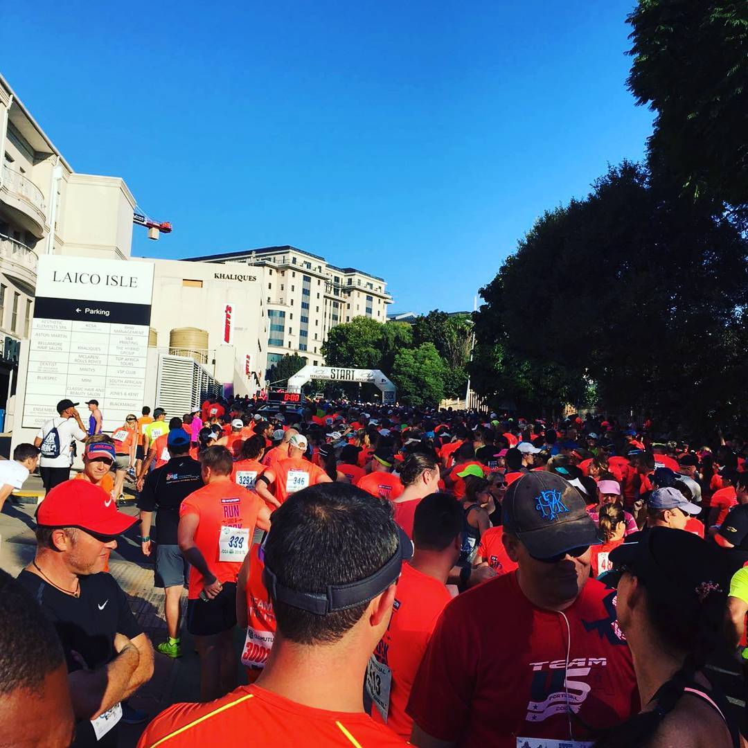 Start of the Hyundai Rock the Run in Sandton. Great Fun #Hyundai #funrun #rocktherun #5km #10km #running #runningsa #mushroompark more on the blog