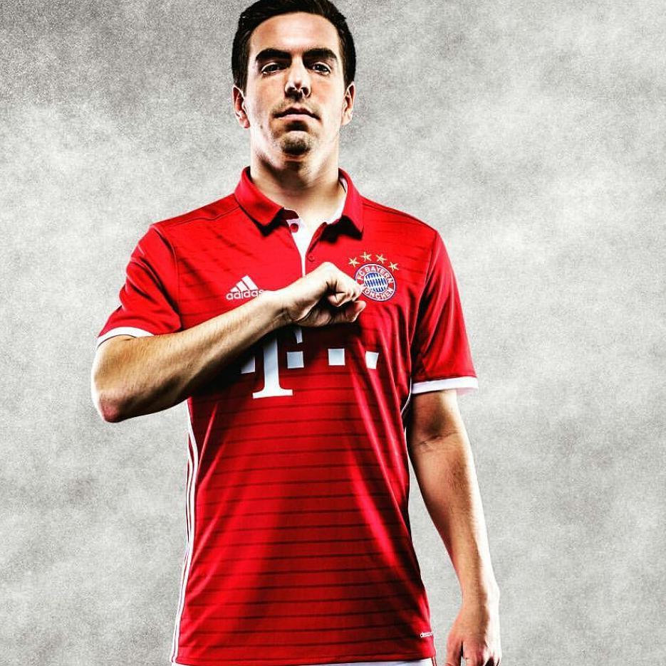 The New Bayern Munich home strip.  Your thoughts @mmayet_killa #bayernmunich #bayernmunichhomestrip #bayetnmunichjersey #adidas #bayern #instadgood #soccer #teamkits