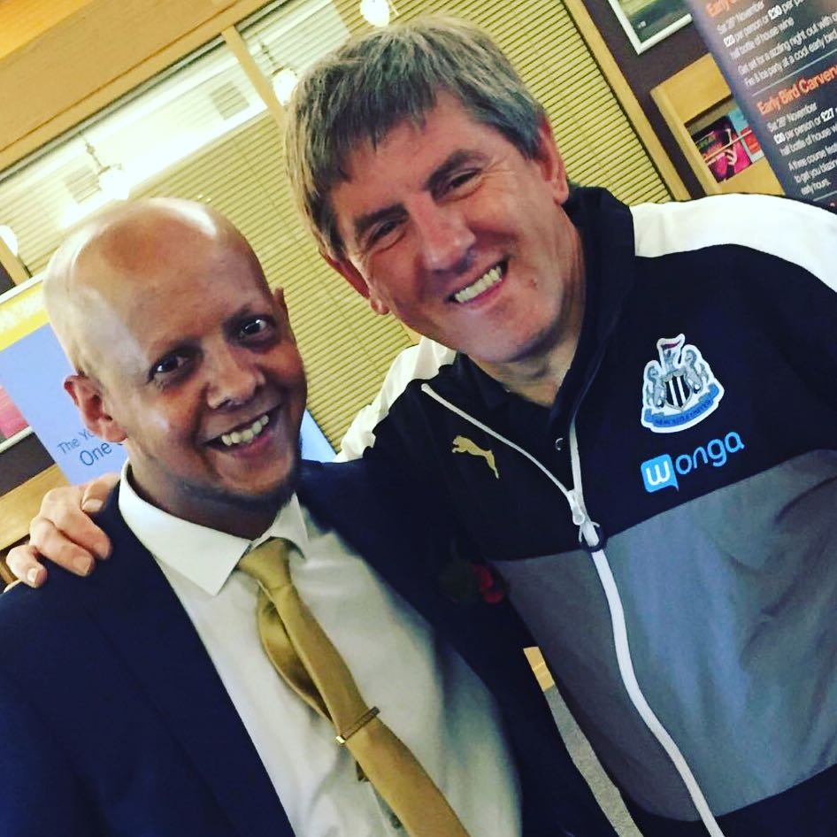 Peter Beardsley meets Rafiq Kayat. Met any famous sports personality/celeb tag us. You will be added on swoosh0018.com website #rafiqkayat #peterbeardsley #camoffame #newcastleutd