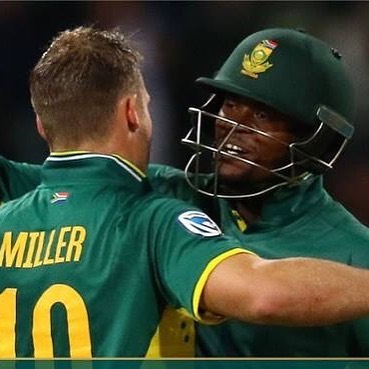 Miller and Phehlukwayo . Amazing Run Chase and we win series. Your thoughts on the chase ? #proteas #proteafire #savsaustrailia #kingsmead #davidmiller #aussies