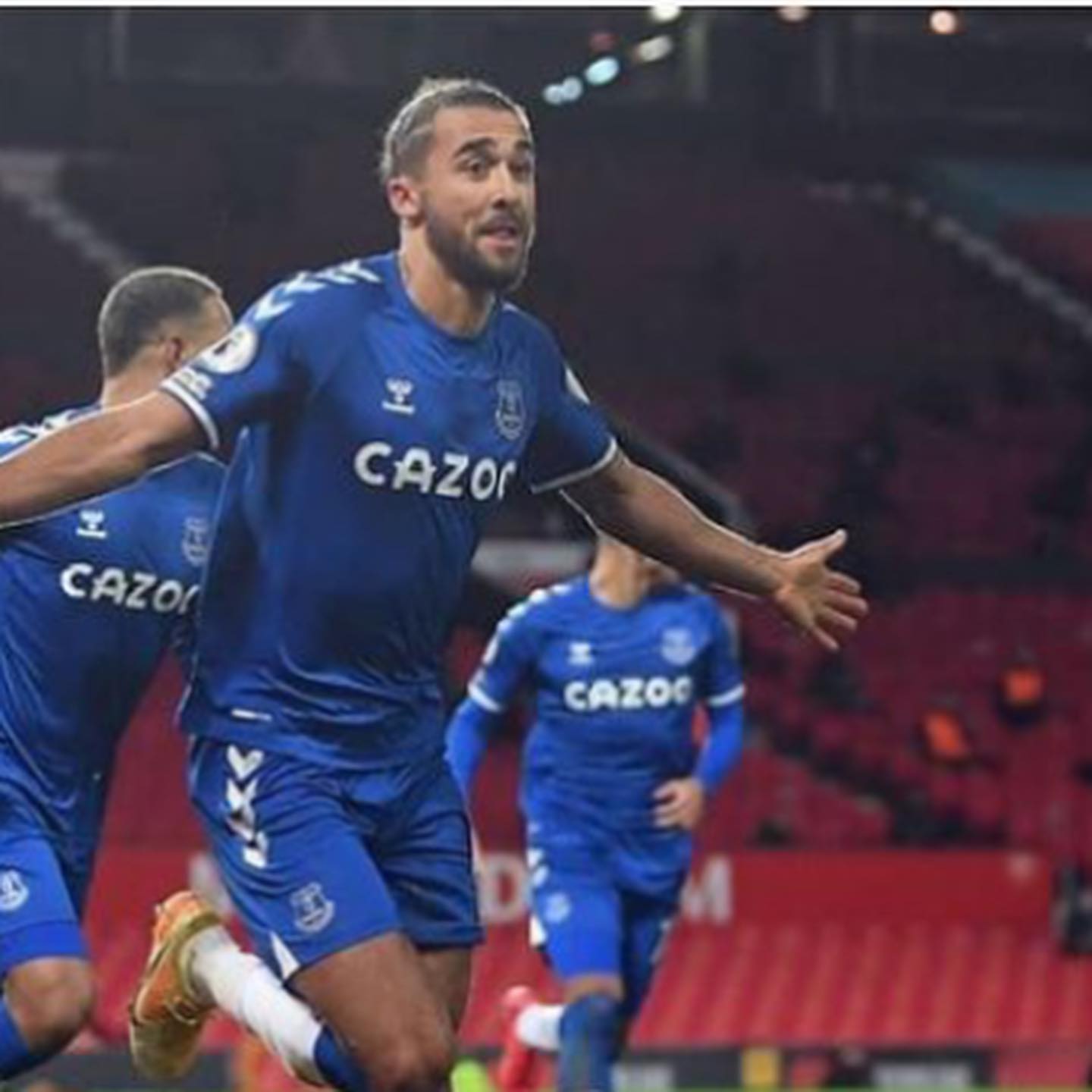 And Calvin Lewis comes flying in. MANCS throw away their lead as Everton secure a draw at the death. The laakrie hits u when u not looking. Arsenal falter at Villa. What’s news. Madrid win 🤪and we ready for the musseeeve clash tonight