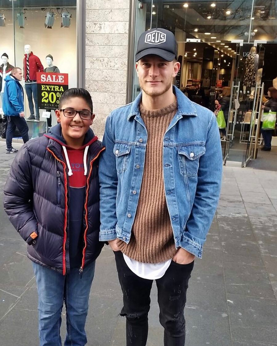 Loris Karius meets Uthmaan Bhamjee in Liverpool @yusufbhamjee @uthmaan8 @ynwa_uae #lfc #liverpool #liverpoolfc #kopend #YNWA #liverpoolfans #loriskarius #footballplayers