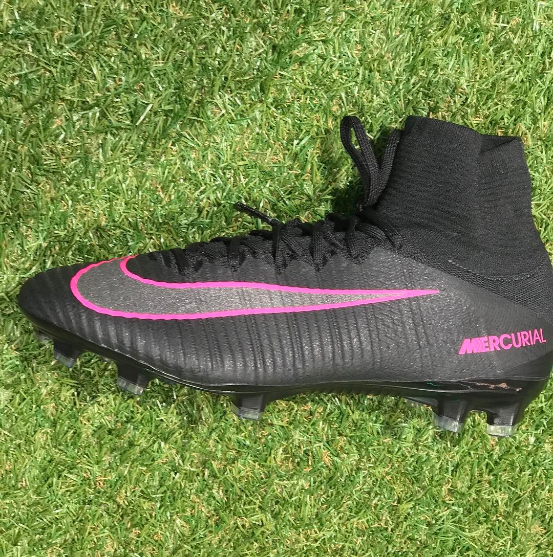 Welcome to the Family. Mercurial Superfly #nike #nikefootball #mercurialsuperfly #football #nikesoccer #nike️ #nikecleats #footballboots #soccer