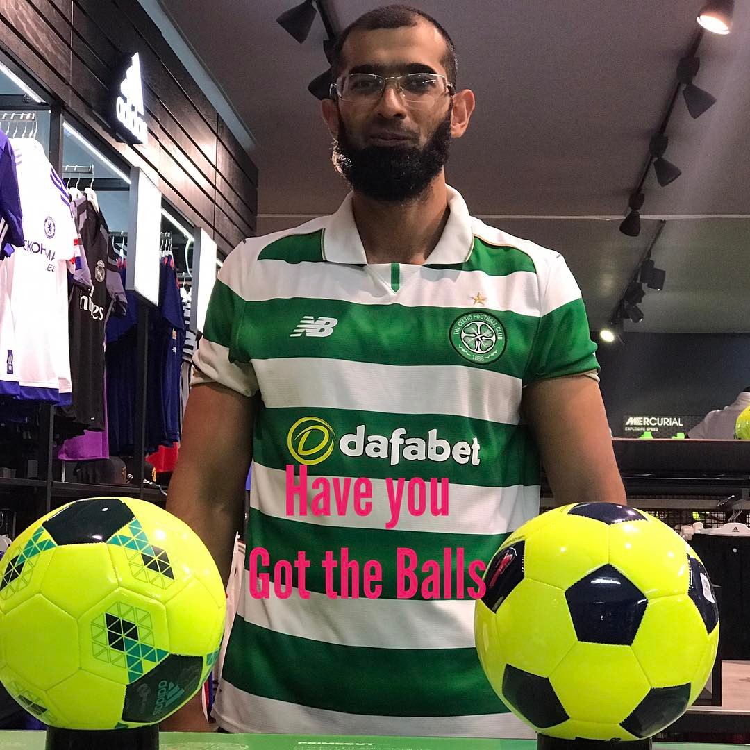 The first Ever Indian I've met that's a Glasgow Celtic Supporter. This man always gives great service at RCS Sports. Watta thing, Watta man Mamadashraf #celtic #glasgowceltic #firstindiancelticsupporter #lisbonlions #scotland #spl #scottish #bhoys #hoops #celticfans
