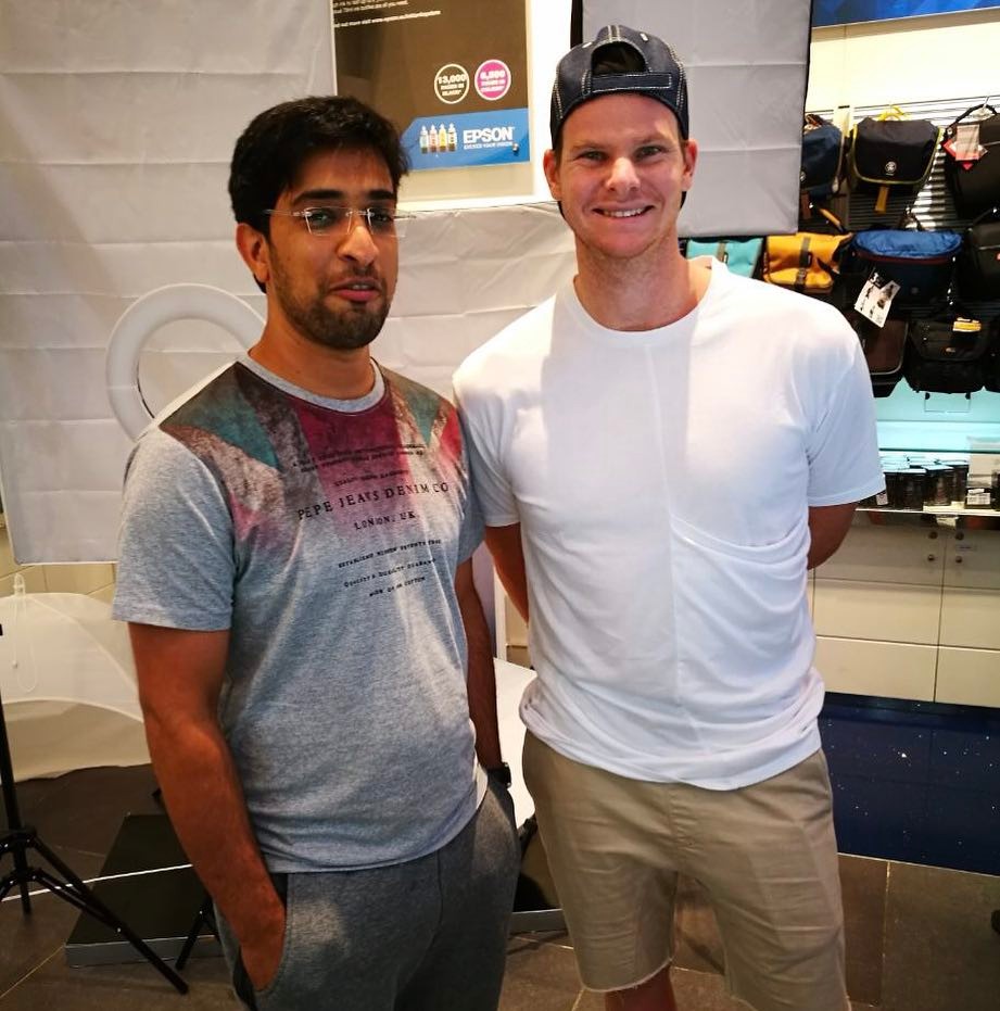 Steve Smith meets Muneer Bismillah in Dubai Mall. Whatta Thing @muneerbismillah *Met any famous sports personality. Tag us for a Feature #stevesmith #cricket #austrailia #ipl #aussie #dubai #sports #celebs
