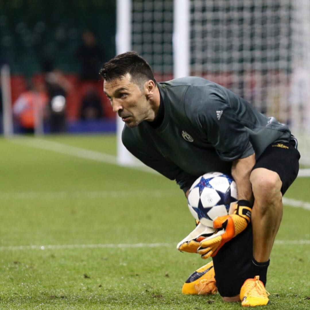 Buffon prepares as Juve finish their training session last night. Forza Juve. Always a Bianconero #forzajuve #juventus #uefachampionsleague #cardif2017 #FinoAllaFine #buffon #kapitano