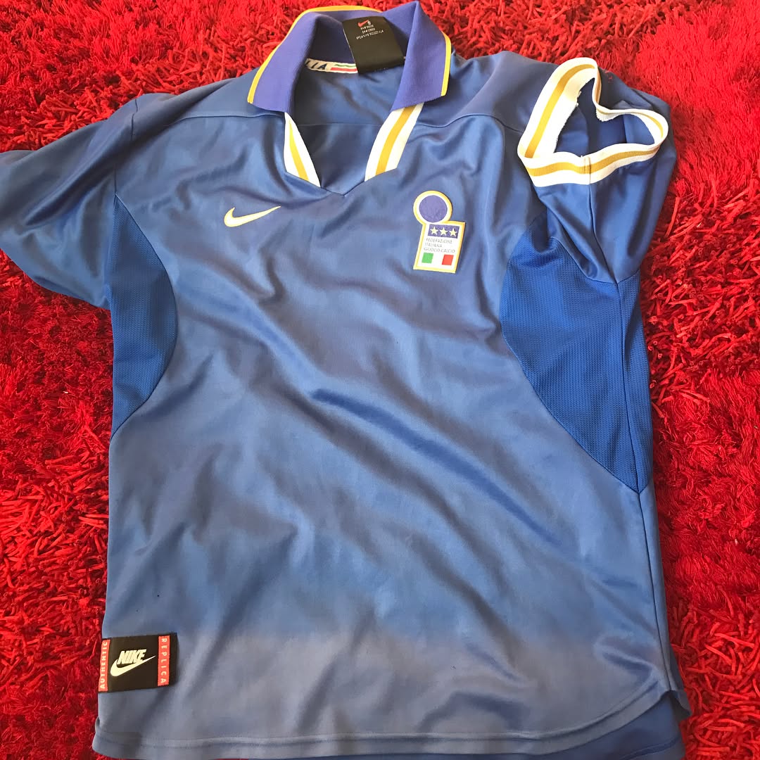 Scroll Right-We launch our Retro kit post with my Nike Italia Home Jersey from Euro 96. 21 years old. Bought it at the Euros for R250.Faded badly but still a classic. If you have any classic and Legendary kits Tag us or inbox us for a feature #retrokits #classics #footballclassics #soccer #vintage #vintagereplicas #italia #italykits #nike #nikefootball #nike️ #azzuri #euro96 @azzurri