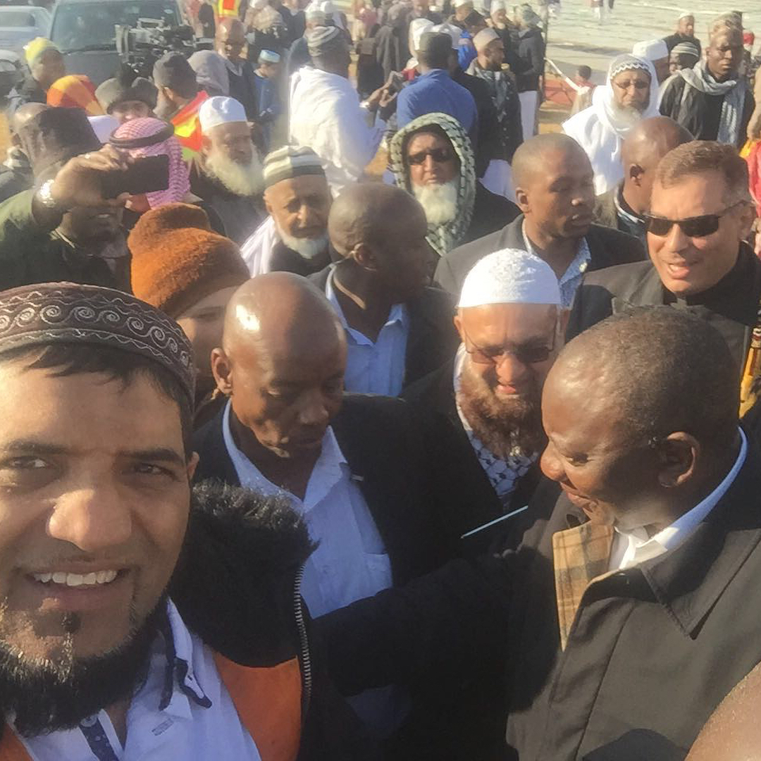 Scroll Right-The 2017 Eidgah in Lenasia. All the photos and videos from our 0018 Man on the Scene Abdulhaq "JACK" Manack @abdulmanack #eid #eidgah #lenasiaeidgah #ramadaan #lenasia. UBG was also there ️. #justsaying