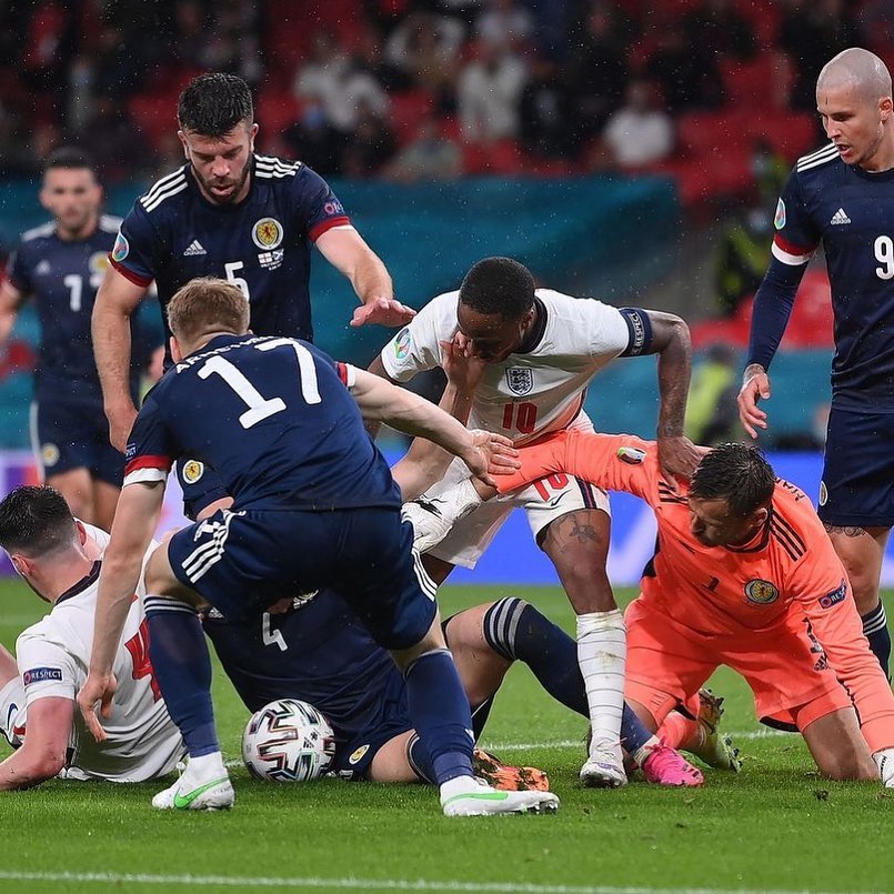 Theee Lions on a Shirt,F$&kall on the pitch. Disappointing England