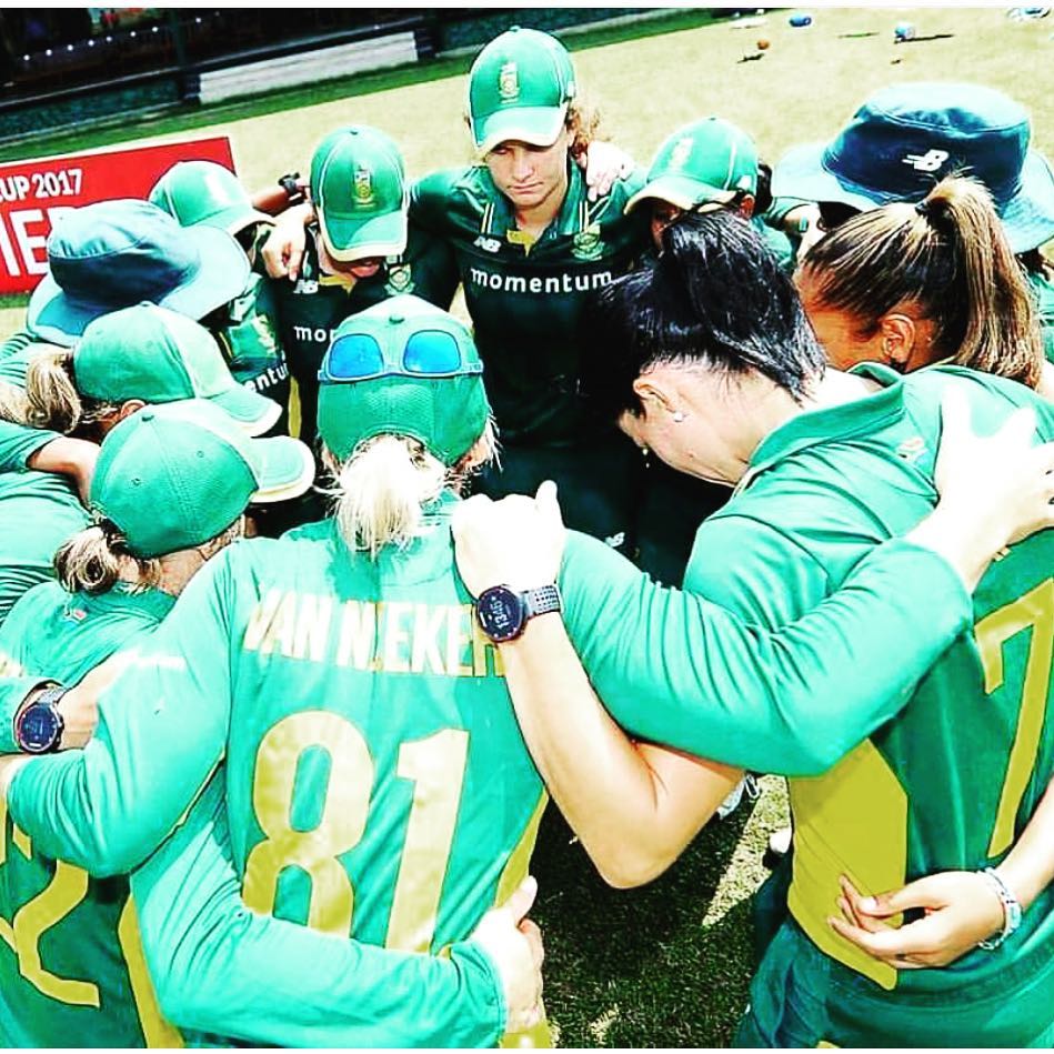 Well done to the Proteas Women. Tough loss against the hosts and Better Luck next time. Better showing than the Men at an ICC event 🏻 #cricket #iccwomensworldcup2017 #england #proteaswomen #worldcup