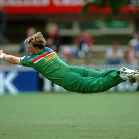 And Jonty Rhodes has demolished the stumps. After school and madressah every lity was running and diving the stumps Down. What a moment and What a Throwback. As UBG says Areh Wah Watta Thing. 1992. Watching Sehri time. What memory do you have of the 1992 Cricket Wprld Cup. And How Good was Jonty Rhodes? @joey_kola_777 #cricket #crickeyworldcup #throwbackthursday #jontyrhodes #cricketfever #bensonandhedges #austrailia #newzealand #cricketworldcup1992
