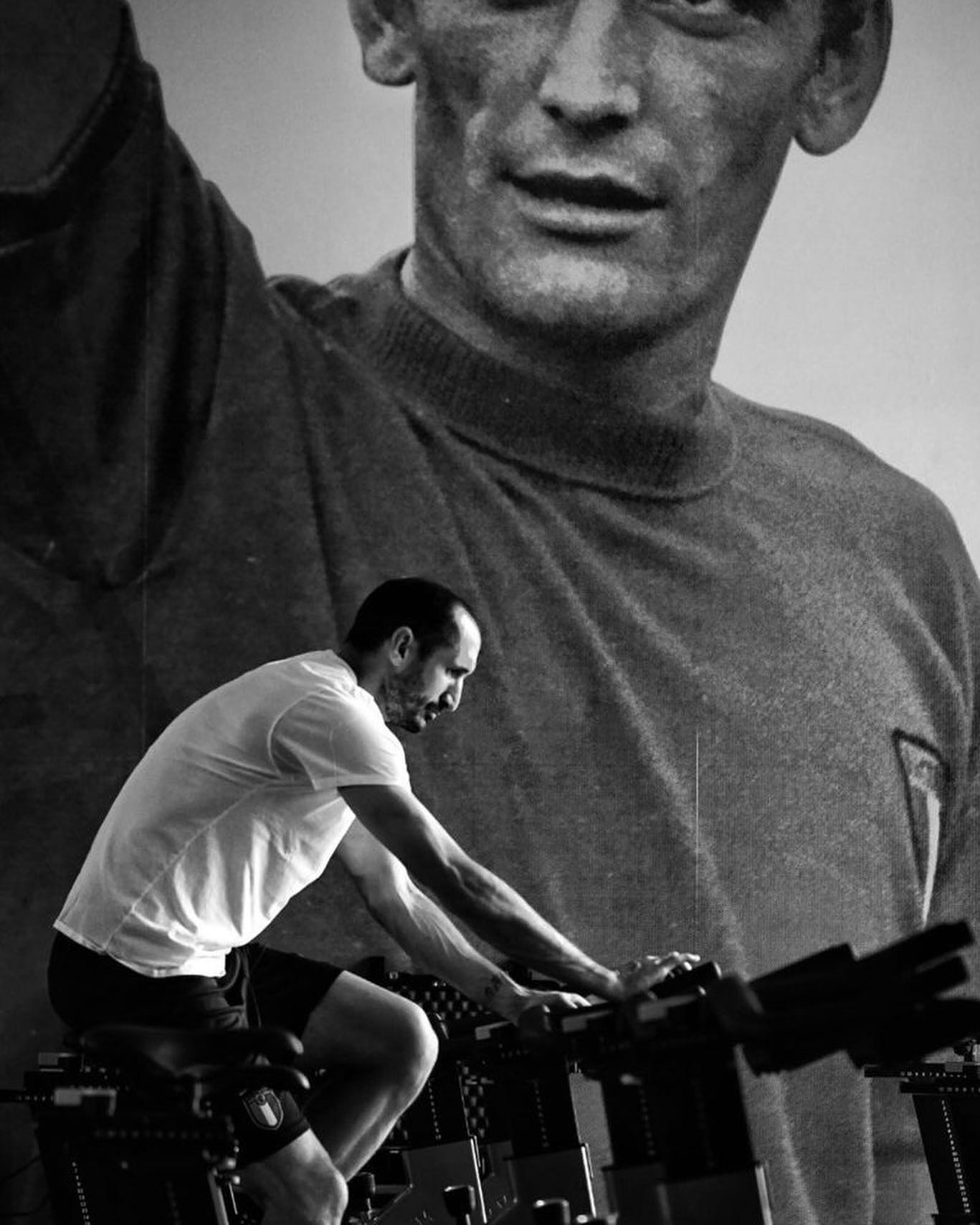 Calm before the Storm. Kapitano Chielini prepares quietly for battle. Italy arrive and train in London.Forza Azzuri