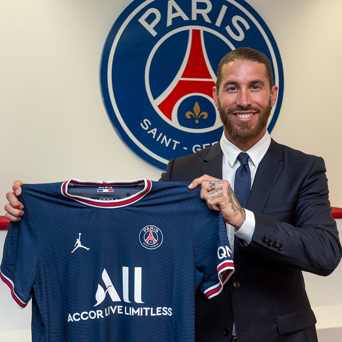 Meanwhile Ramos to PSG Eish. They building a top team. Top Team . I Thort Juve would have snapped him up but then again maybe CR7 joining him in PSG#ramos #psg #ligue1 #ramospsg #sergioramos