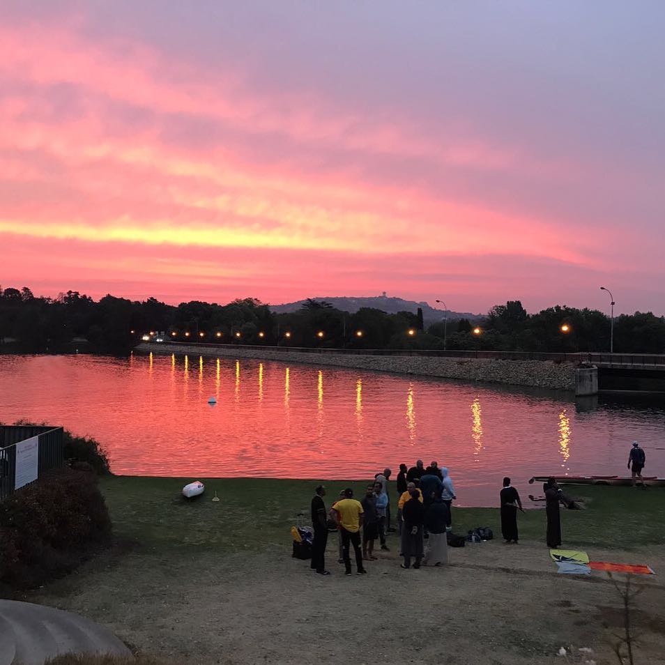 Had some great Banter after the practice dam swim at Emmarentia Dam.Amazing sunset captured by @arifa.wahed #trianyone #triathlon #damswim #emmarentiadam #triathlontraining #triathlonlife #swim #swimming #sunset #sunsets #africanskys @trianyone