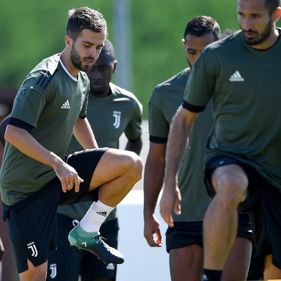 Calm before the Storm. It's Olympiacos tonight in Turin #juventus #juve #uefachampionsleague #forzajuve #bianconeri #juventusvsolympiacos #turin