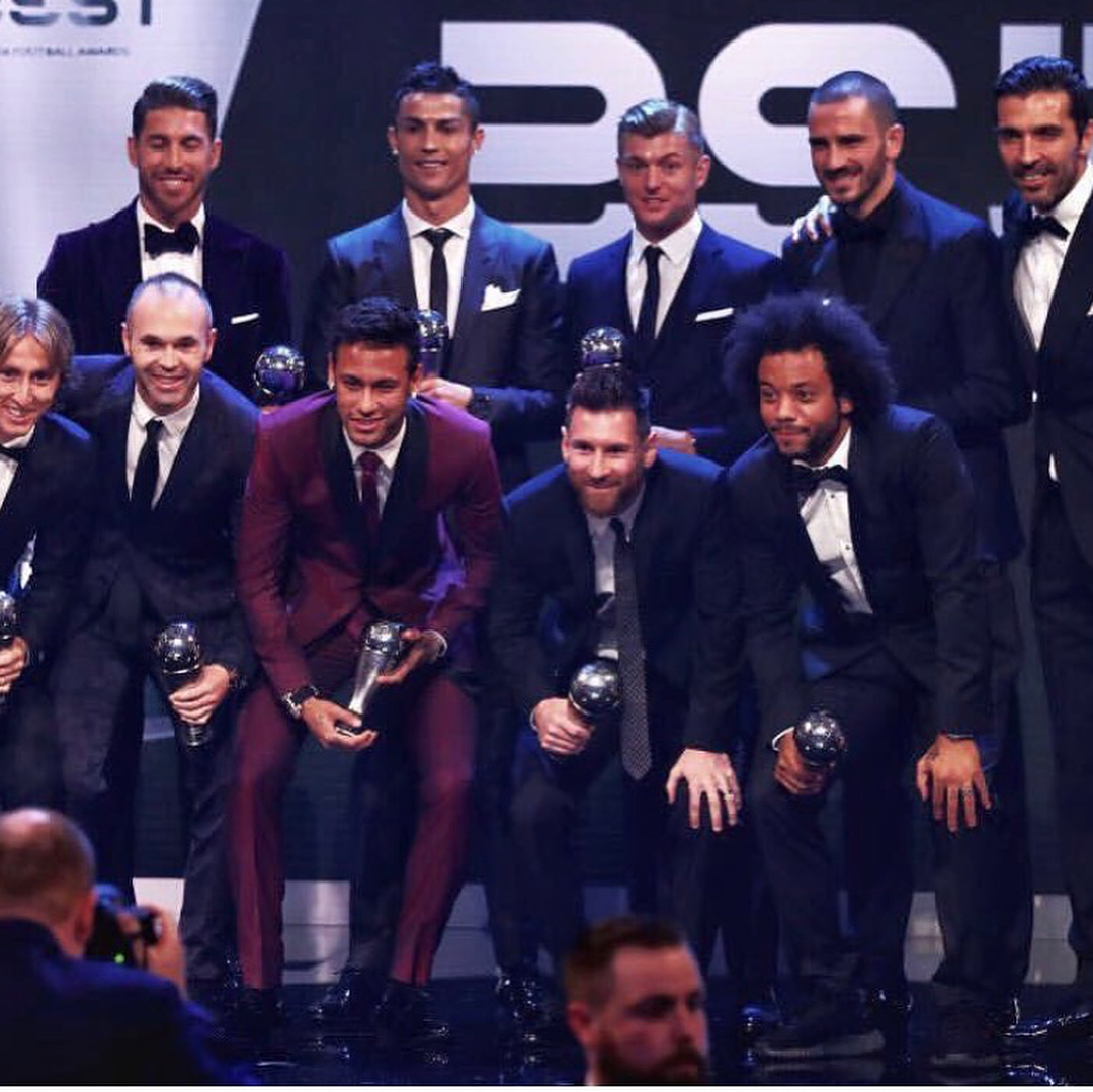 The FIFA awards took place last night and no surprises really except  for the Puskas award which went to Giroud instead of SA's Oscarine who scored an overhead kick in stoppage time as a goalkeeper. What's your thoughts of the FIFA Team and the Puskas award.Buffon,Marcelo,Dani Alvez,Bonucci,Ramos,Kroos,Modric,Messi,Neymar,Ronaldo