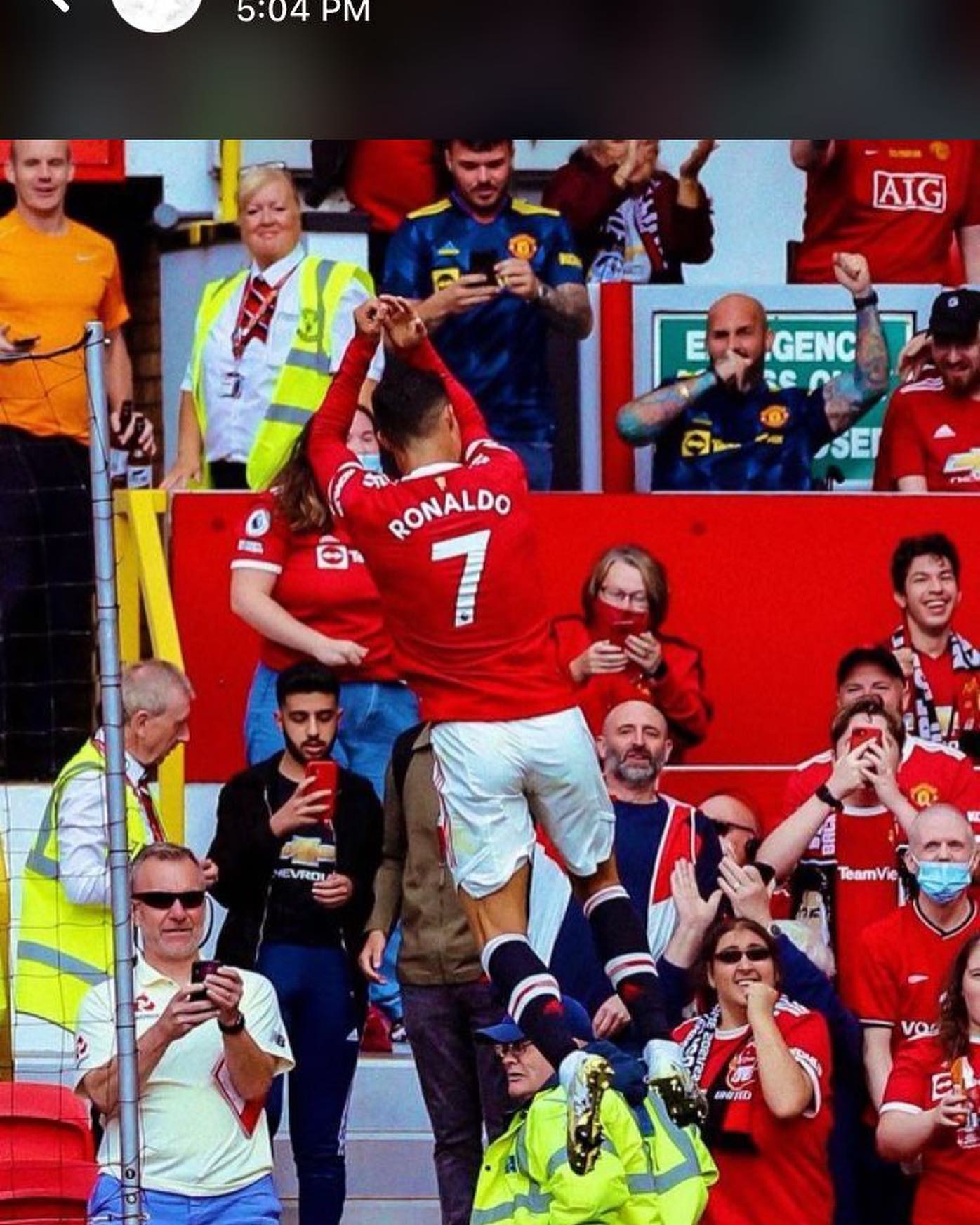 The Image all the MANCS were waiting for . CR7 pots 2. Citeh win. Spurs lost 3-0 to Palace. But the day belongs to the MANCS.Enjoy you fooking MANCS