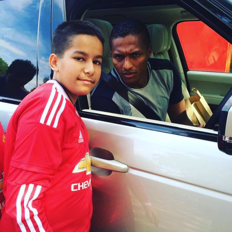 Antonio Valencia meets Adam from the UK at the Man Utd Training Ground #0018famecam #antoniovalencia #manutd #mancs