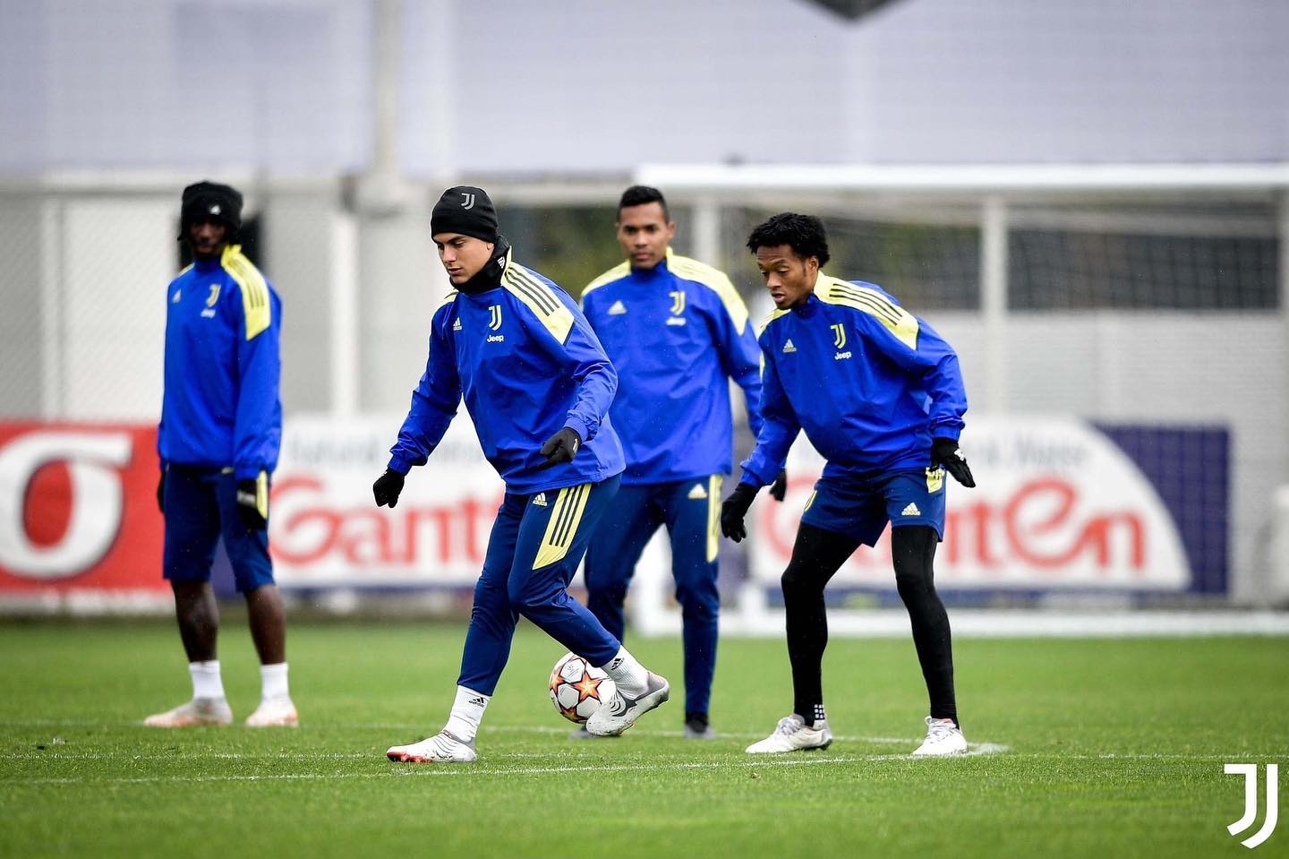 Calm before the Storm. Juve arrive in London for tonight’s Champions League clash. A win of draw will be enough to win the group. The other big game is the MANCS going to Spain to take on Villarreal