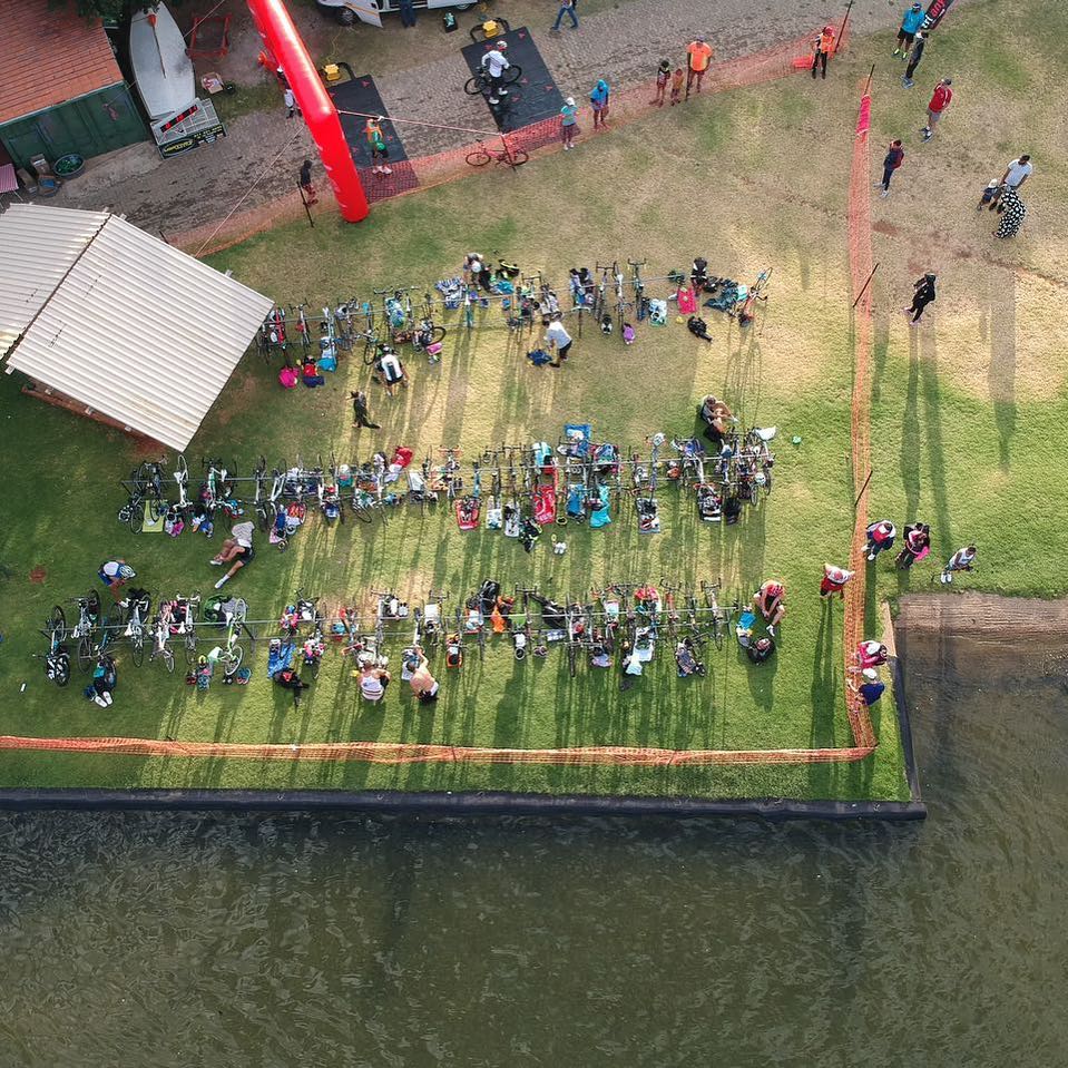 Bike Transition during the Fun Triathlon in Emmarentia makes our pic of the Day @trianyone #triathlon #tri #triathlete #trianyone #emmarentiadam #swim #cycle #run #bike #transition #funtrigroup