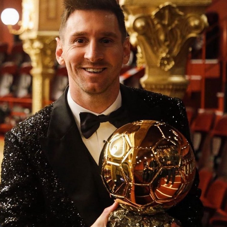 Messi wins the Ballon D Or. It’s becoming like Bollywood. Amitabh Bachan wins every year, Amjat Khan misses out and Zeenat Aman claps on the side. What about Lewandovski and Kante. 🥲🥲and ofcourse Mo Salaaaaaaaah . Comon