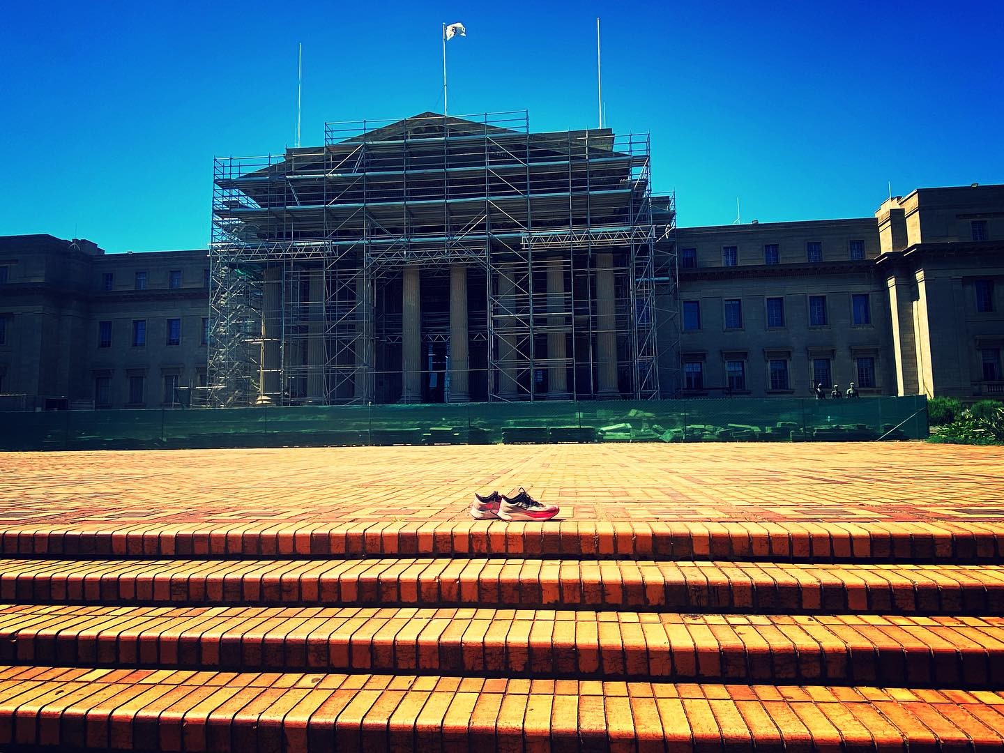 “This post is dedicated to the men and women that died and fought the Thunnie battles “ on the stairs of Wits East Campus”. I could hear the names Rid 1 and Shaka and Gknotts & Gminty and many more Greats ….the ghosts of the greats. I took my shoes off and walked the hallowed ground The return to one of the most hallowed grounds ever. Many a battle was fought, Many a man lost his pride and Izzet here. It was collection time or Punishment times. It was a place of Cleansing as owes got Wushed. Some more than others. Some great Duos of the past. What was ur best Thunnie moment in this era for this ground is as sacred as the Maracana, Wembley, The Azteca, Nou Camp,Anfield,Old Trafford,Bernabeu and even the Stadio Deli Alpi.