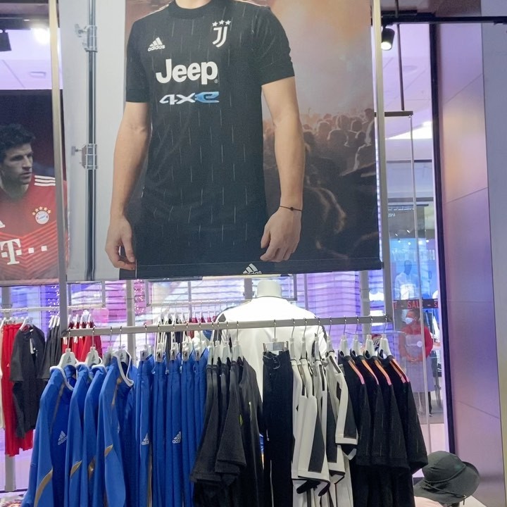 I checked out the Adidas Store in Sandton City,JHB. Watta Store. Check out slide 2.  Slide 3. Adidas logo made out of Taxi Parts. 4. Virtual reality game in kids section 5. Changeroom view of City of JHB6.  Juve Man in Emirates stadium Tunnel The changing room. Mirror scans your product and all digital from there. It’s cultural,Futuristic and state of the Art. Definitely worth a visit @adidas @adidasza @adidasfootball #adidas #adidassouthafrica #adidas #sandtoncity #jhb #jhbfashion #sandton #sandtoncitymall #adiboost #adidasstore