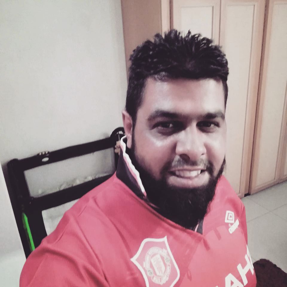 As tradition with the ABUS vs ALIS we get the post Mamoo pic. Mamoo a die hard MANC. Since the blog started we never missed a pic. Win or loseThis is what he had to say "We dropped deep and cut out passes to the 3 danger men... Isolated salah that was the key. many teams will copy this blue print"#mancs #manutd #liverpool #manchesterunited #lfc  #oldtrafford #abusvsalis #mamoo #tevez #tradition #izzet