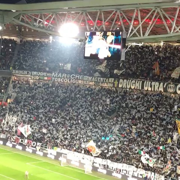 Juventus vs AC Milan at the Allianz Stadium in Turin by @rubina_kd @riazdharsey . Thanks for the footage guys. Especially Storia Di Un Grande Amore ringing out in the Stands @juventus #juventus #beentheredonethat #juve #alianzstadium #juventusstadium #forzajuve #bianconeri #acmilan #juventusvsacmilan #storiadiungrandeamore️️
