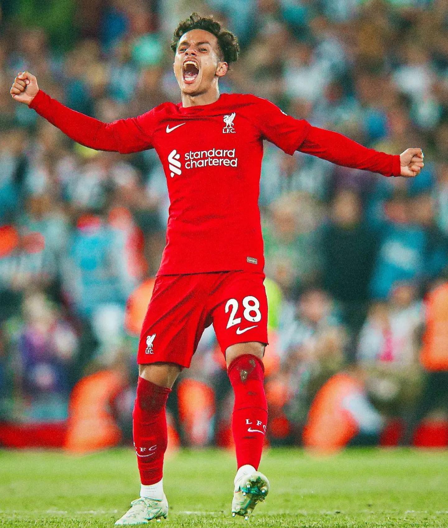 Top two nights of footie. Cavalho snatches it at the death for Liverpool. Spurs draw to West Ham and Spurs lads looking perplexed. Chelsea lose to Southampton and something s not right in the Chelsea camp. Arsenal go top and Haaaaaland and City are are a machine. Tonight we watch Leicester from 227