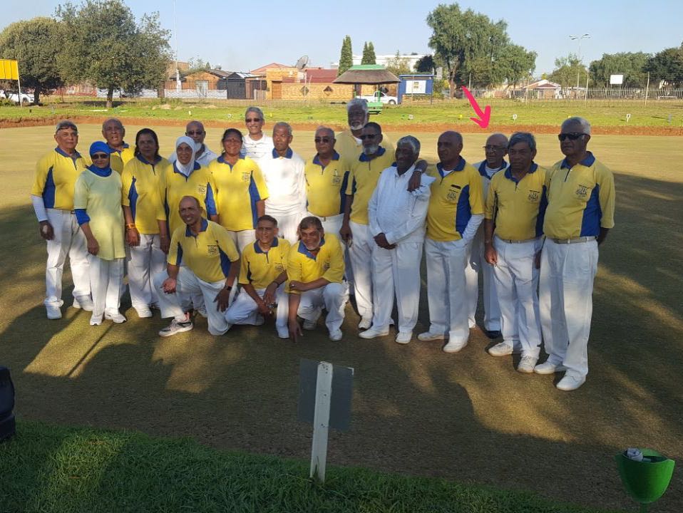 Lenasia Bowlers during the Triangular series this weekend. My grandfather still bringing home silverware at 85. Watta Thing. The Triangular tournament featured Lenasia, Laudium and the Pretoria Milatary Club#bozza #tyma #ahmedbhaiwits #bowls #lawnbowls #lenz #lenasia #bowlstournament #imtiazkola #dadasmamat aka mamatpapa 😀