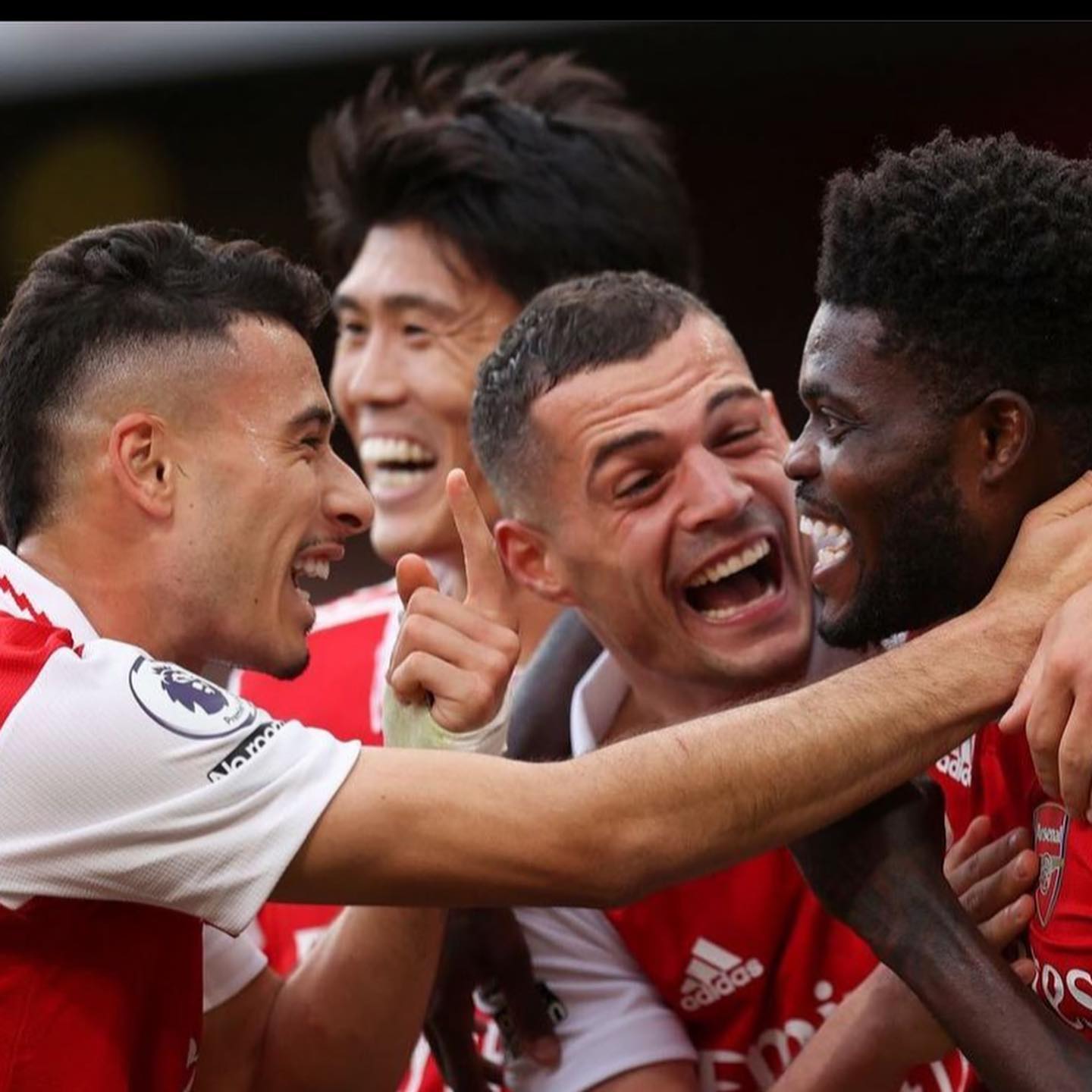 Arsenal back on top in style as they hit Forest for 5. MANCS beat West Ham 1-0 and David De Gea was on top of his game. And to think Luis Enrique left him out of the Spanish Set Up. Top weekend of footy