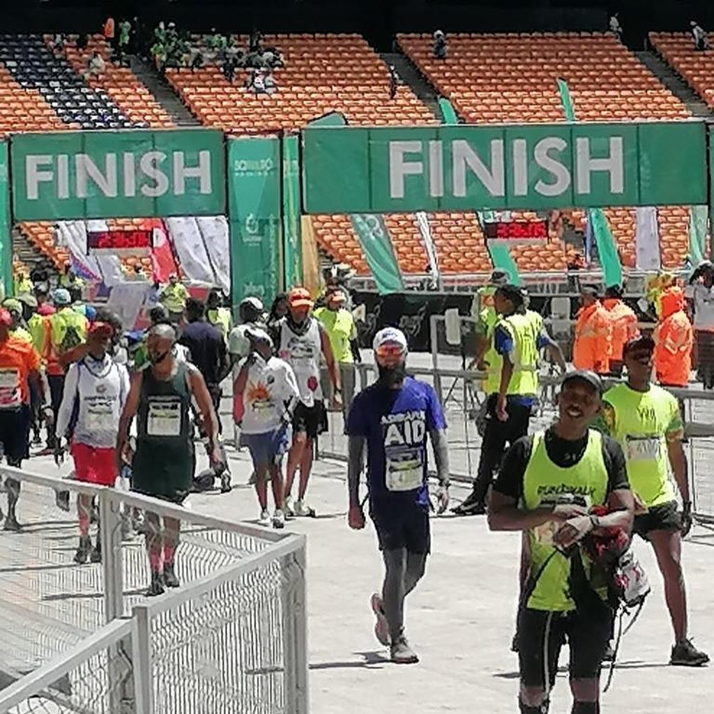 Action from the Soweto Marathon 2022 by our man on the ground @ebrahimlambat . Well done to all that participated. How was the Marathon