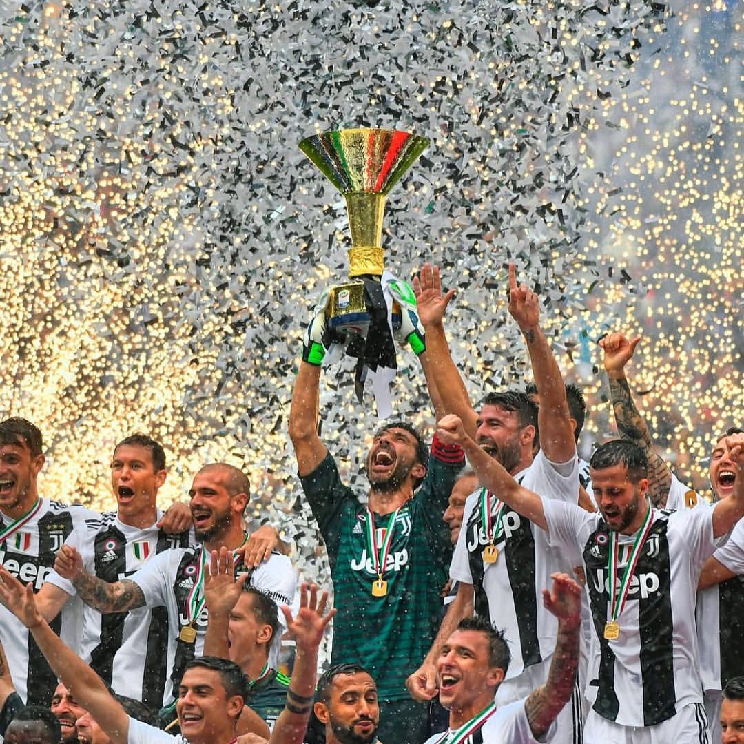 Juventus lift the Scudetto in Turin. Fantastic day and Grazi Gi Gi Buffon. Forza Juve. Always a Bianconero#juventus #seriea #serieatim #juve #juventuschampions #scudetto #bianconeri #forzajuve #buffon #juventusvsverona