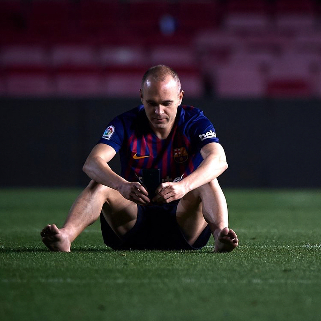 Andres Iniesta sits alone in the Nou Camp to take it all in. This makes our Instagram pic of the Day and Legend That Shook the Blog