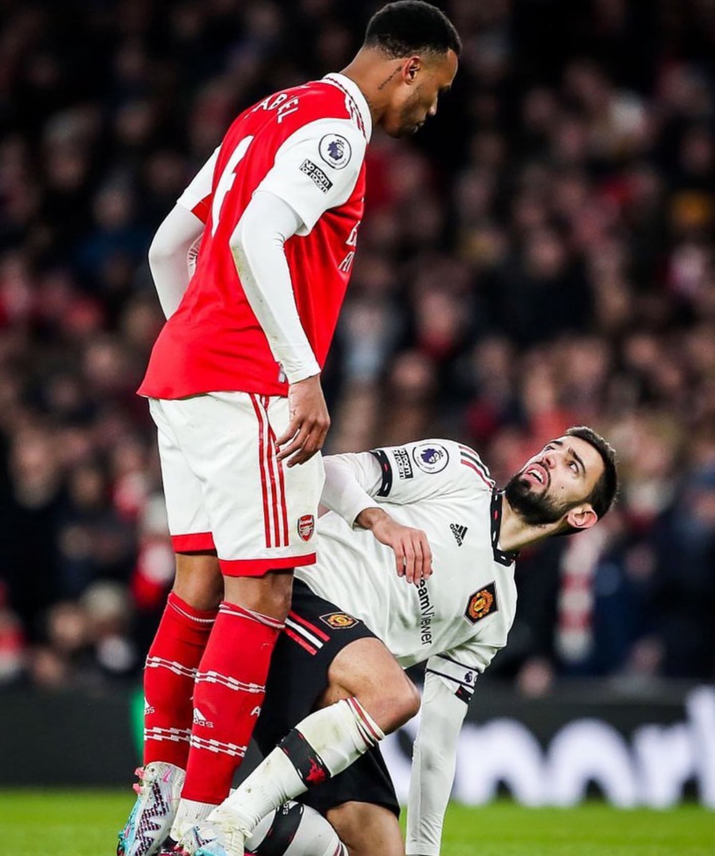Only one thing to post today. Arsenal 3 Man UTD 2. Top Game. Didn’t greet my father when whistle blew. Said Salaaaaaaaaamz loudly and left. Could see him lighting that Rothmans to cool him down. Well done Arsenal. Museeeve 3 points in the scheme of things . Bigger than Imtihaan. Owes pulling out the JVC kits today. Enjoy the victory Gunners